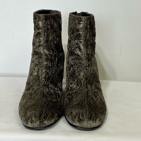 Stuart Weitzman Bacari Romantic Velvet Bootie in Greige Size 8 EUC - Picture 3 of 8